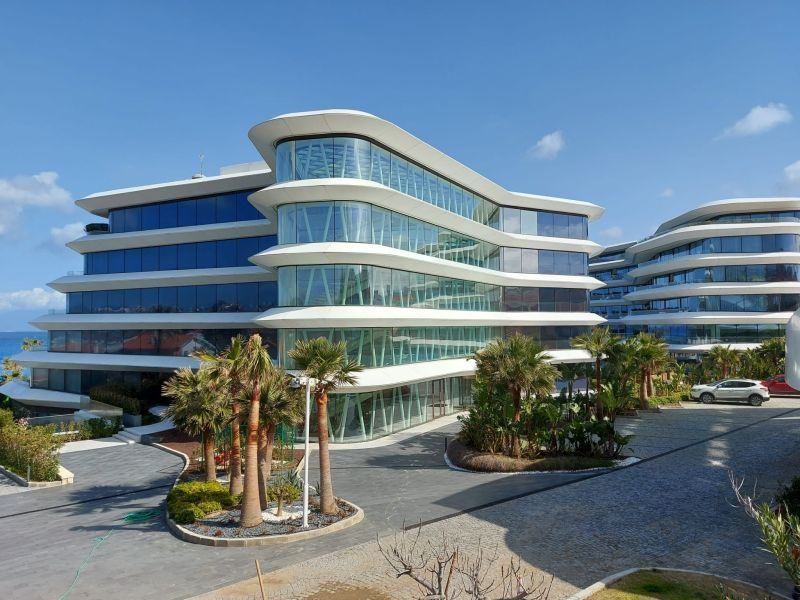 Detalle material Corian® Exteriors en fachada