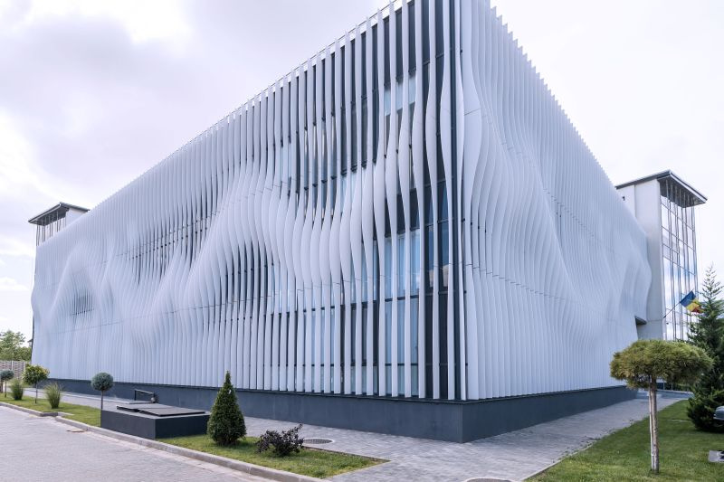 Fachada translúcida con retroiluminación — Kladdia Surface